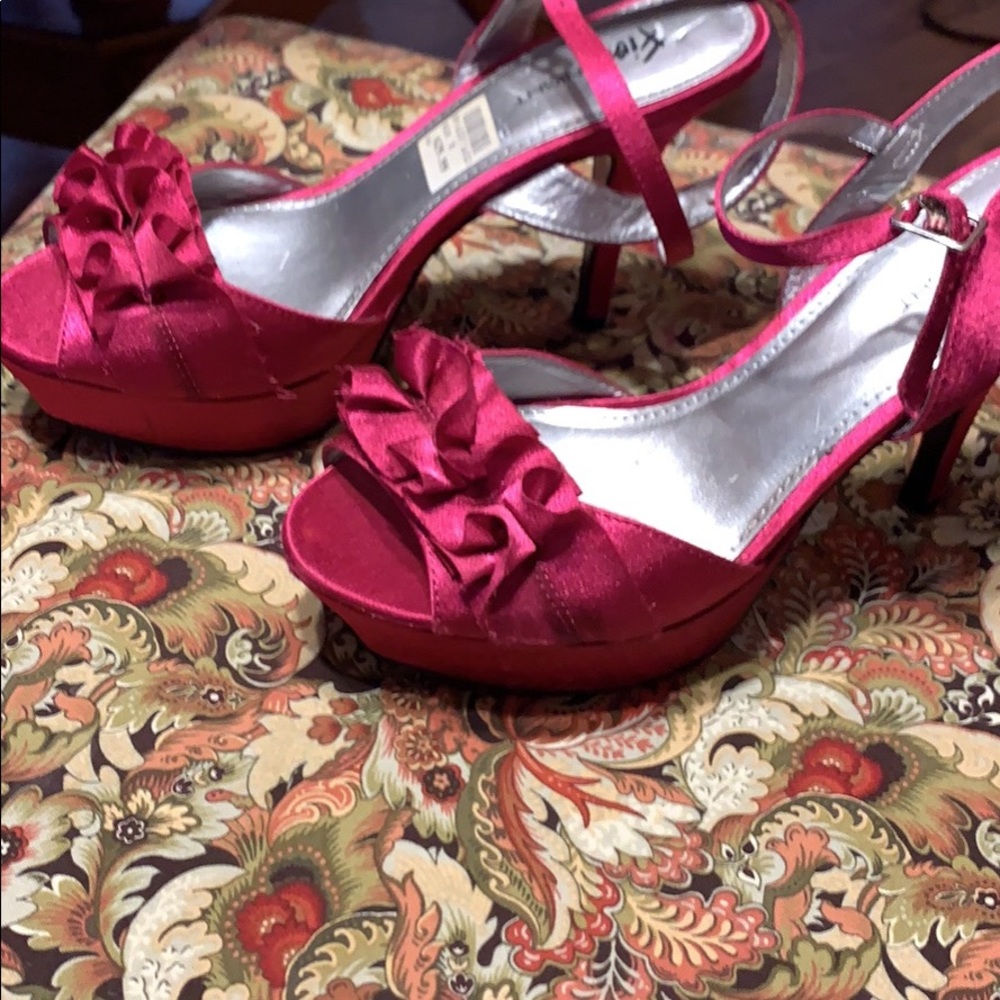 Women’s hot pink satin heels